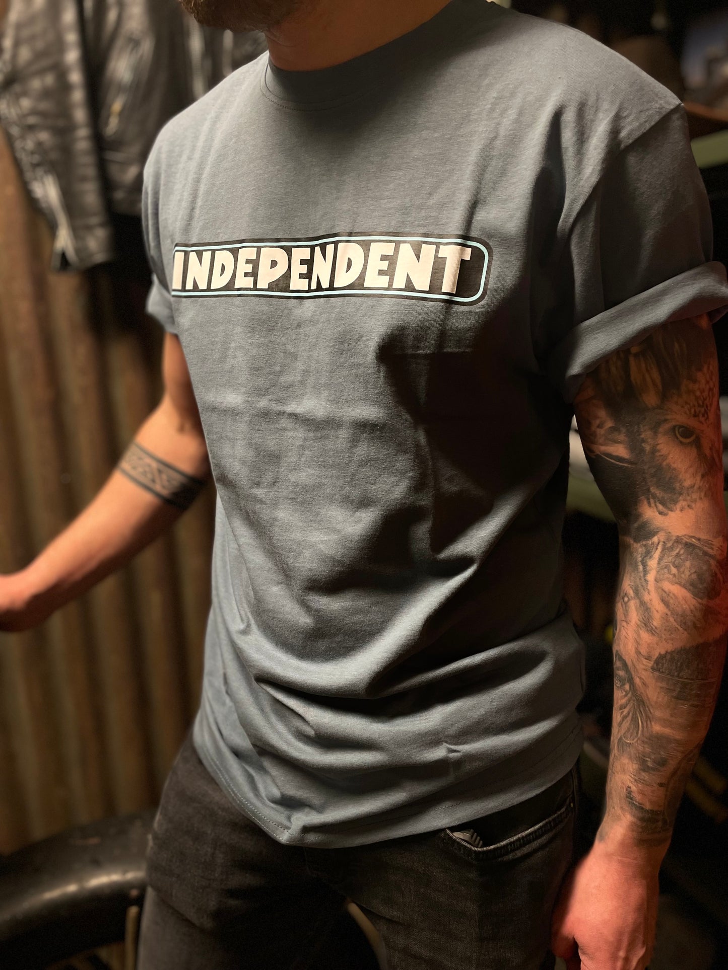 Independent  bar logo T-Shirt blå unisex