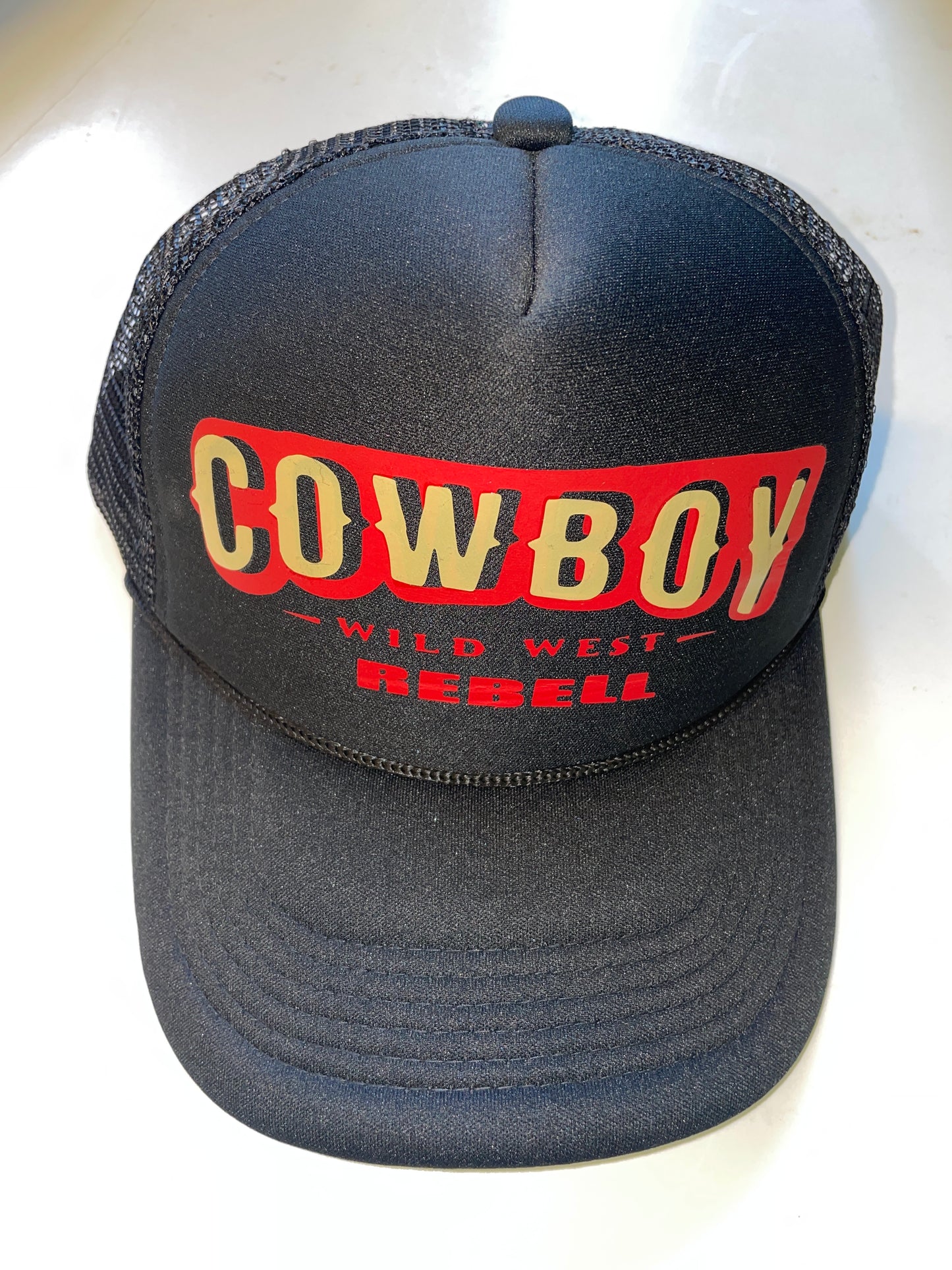 Rebell keps trucker cowboy guld/vinröd wwr